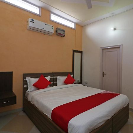 Oyo Flagship Mann Bed And Breakfast Rājpura Eksteriør billede
