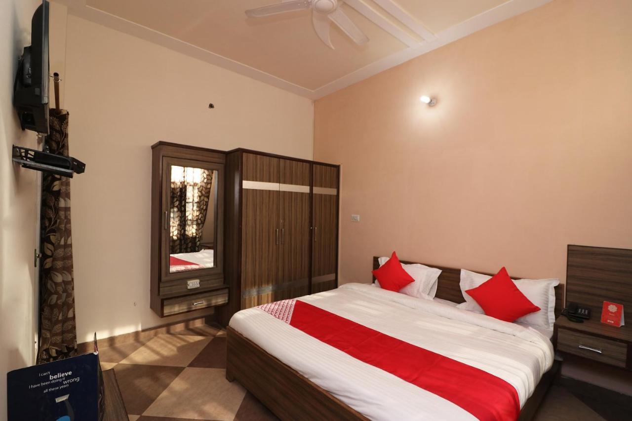 Oyo Flagship Mann Bed And Breakfast Rājpura Eksteriør billede