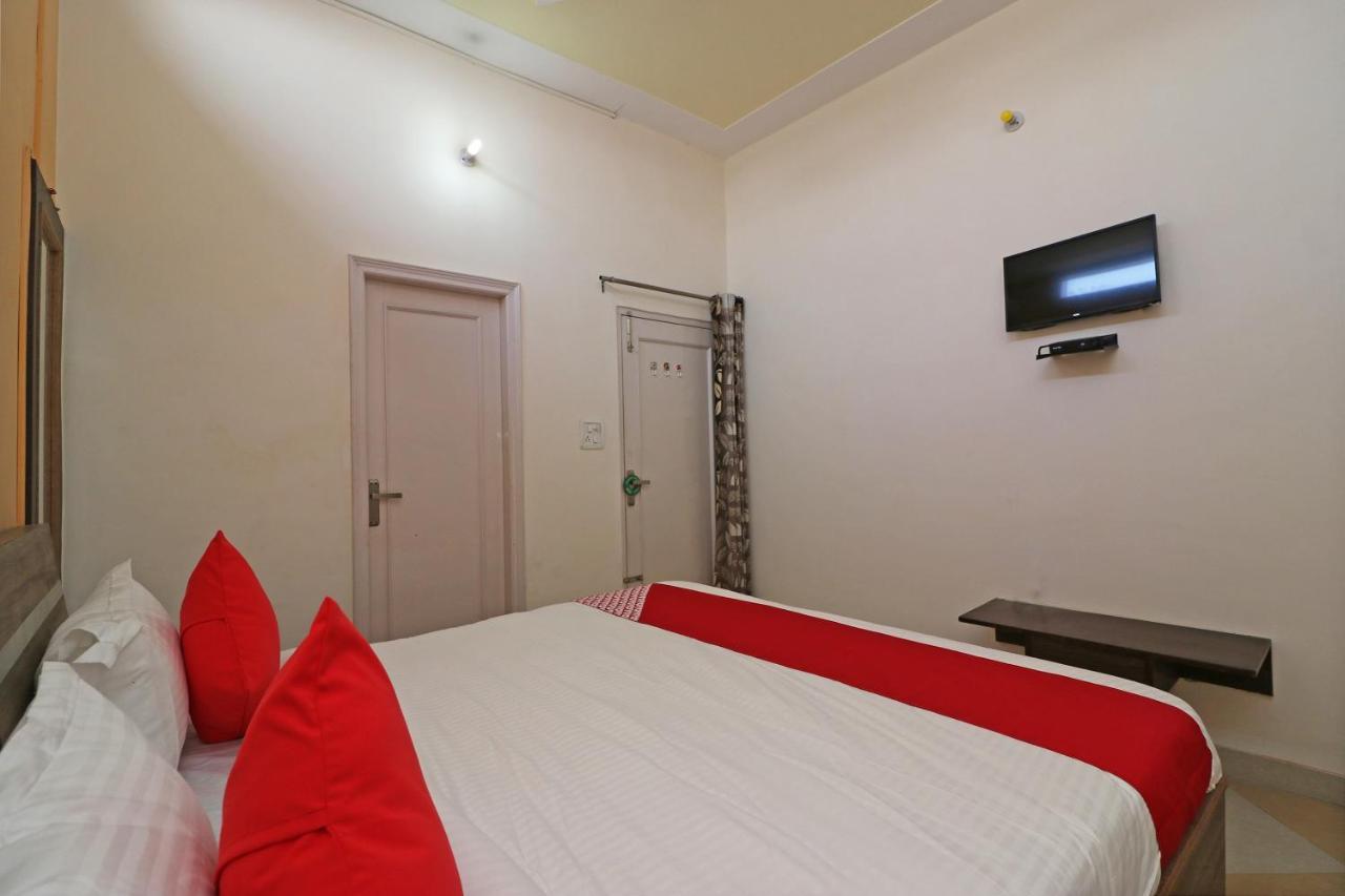 Oyo Flagship Mann Bed And Breakfast Rājpura Eksteriør billede