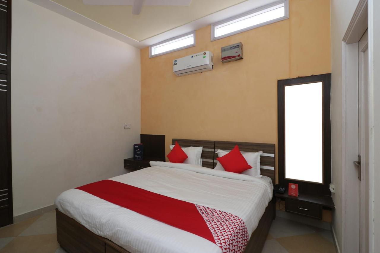 Oyo Flagship Mann Bed And Breakfast Rājpura Eksteriør billede