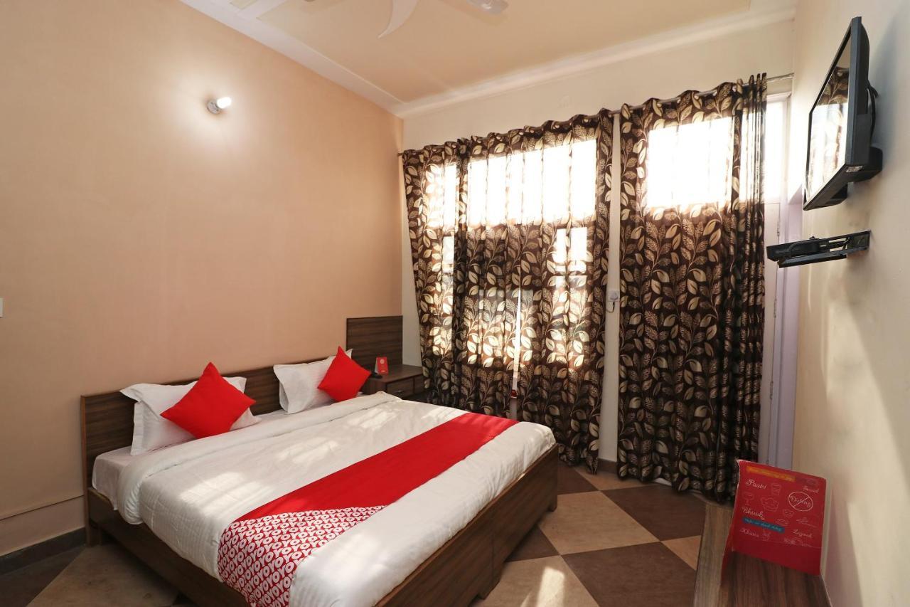 Oyo Flagship Mann Bed And Breakfast Rājpura Eksteriør billede